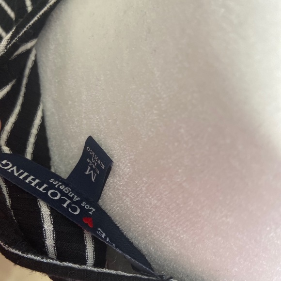 Cropped going out top - Picture 4 of 4